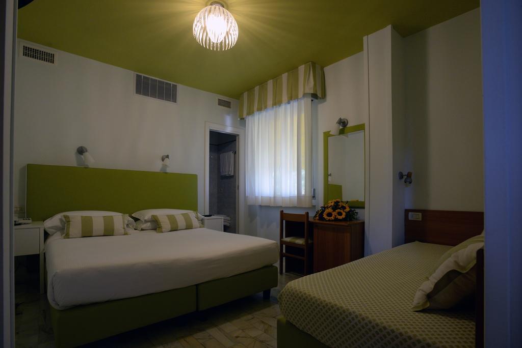 Hotel Giulio Cesare Cinquale Szoba fotó