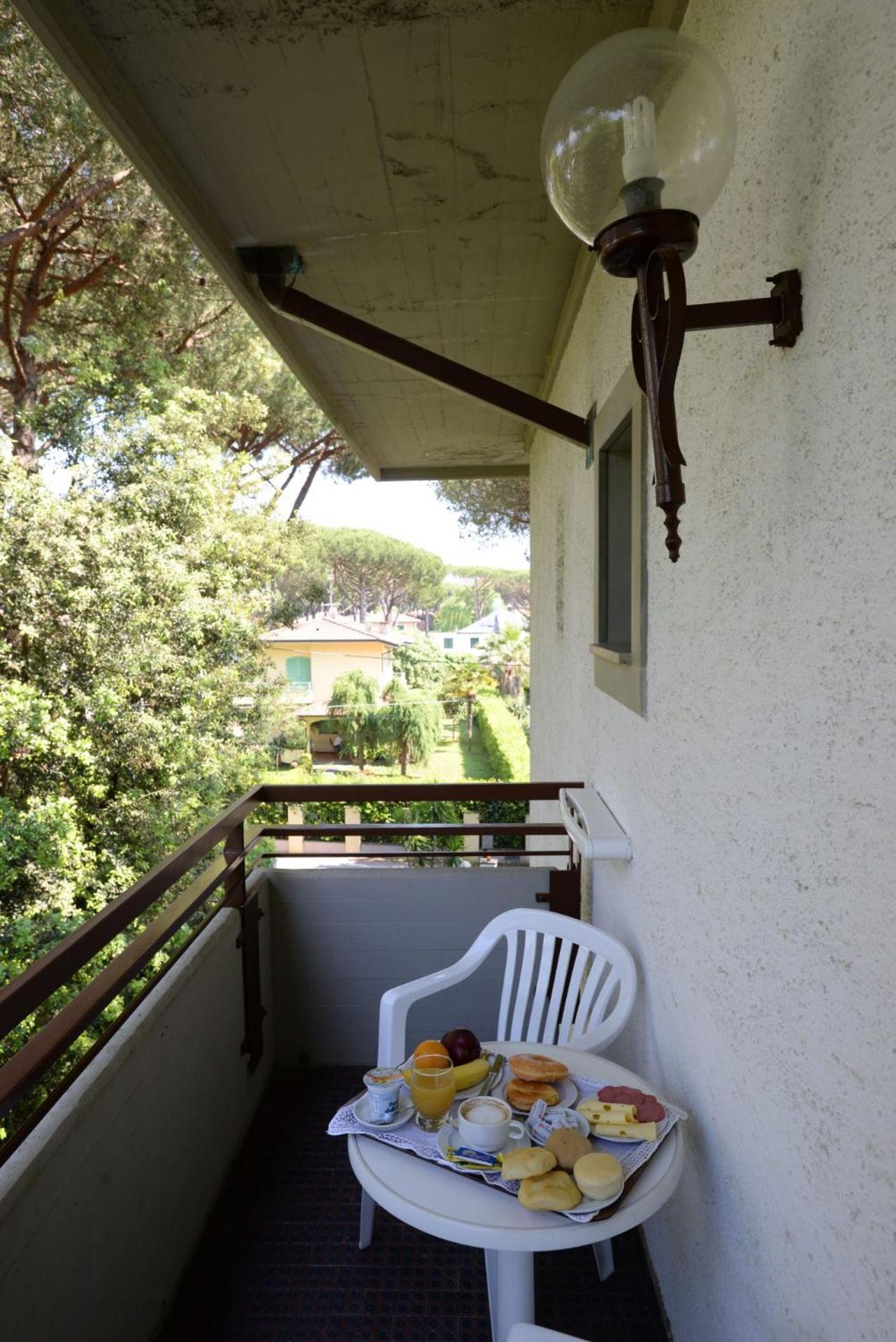 Hotel Giulio Cesare Cinquale Kültér fotó
