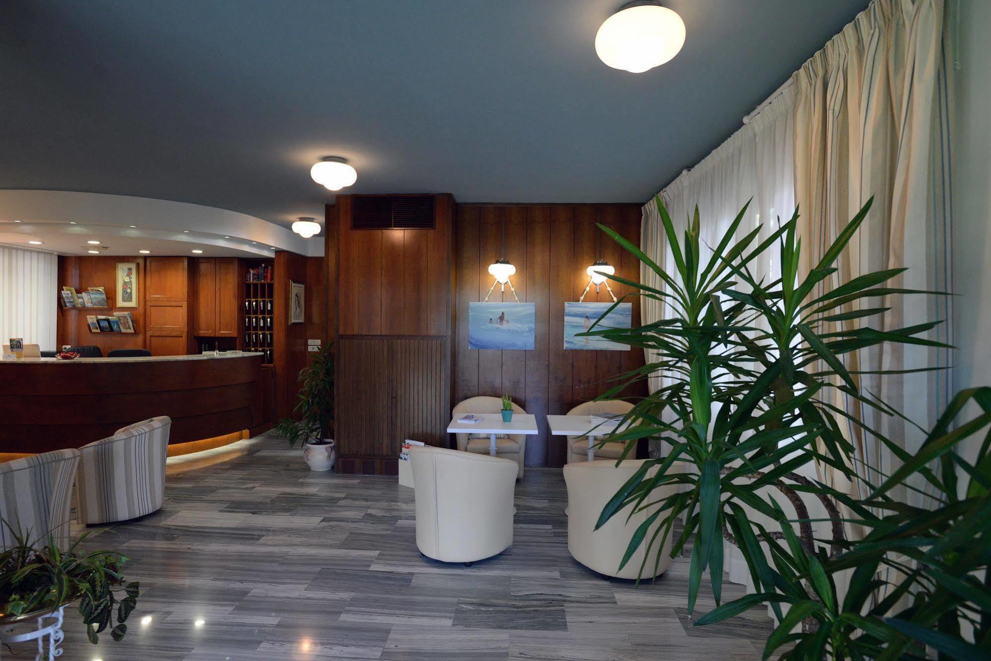 Hotel Giulio Cesare Cinquale Kültér fotó